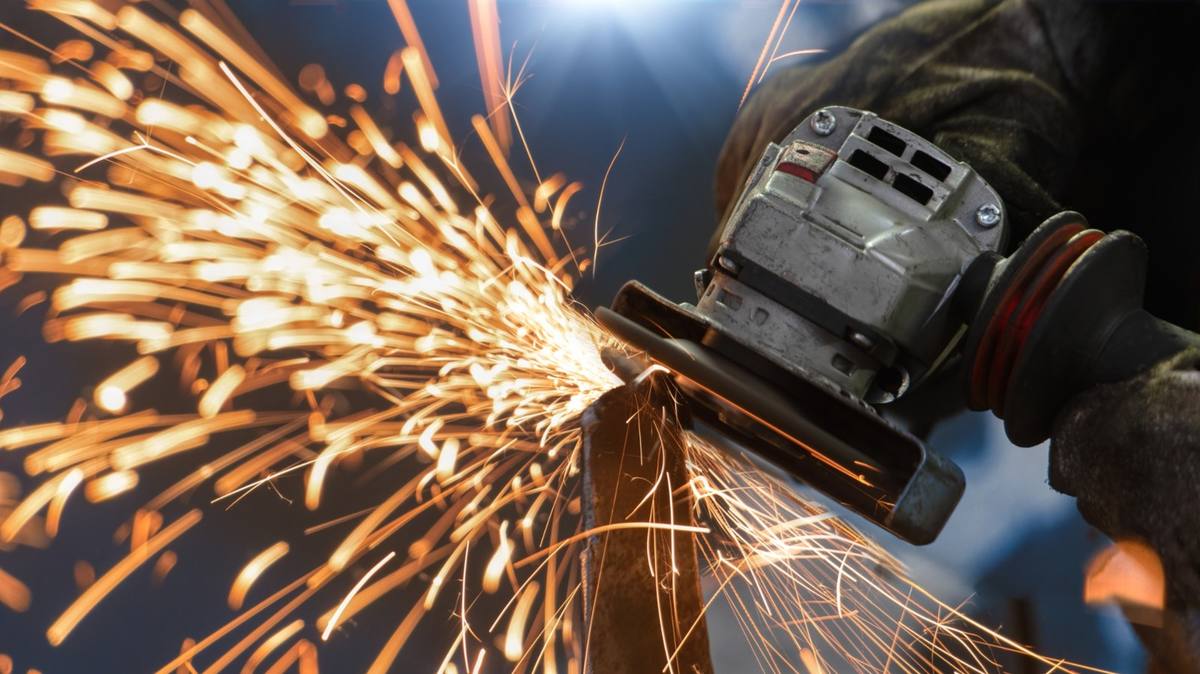 Best Angle Grinder for Metalwork Beginners (Buyer's Guide)