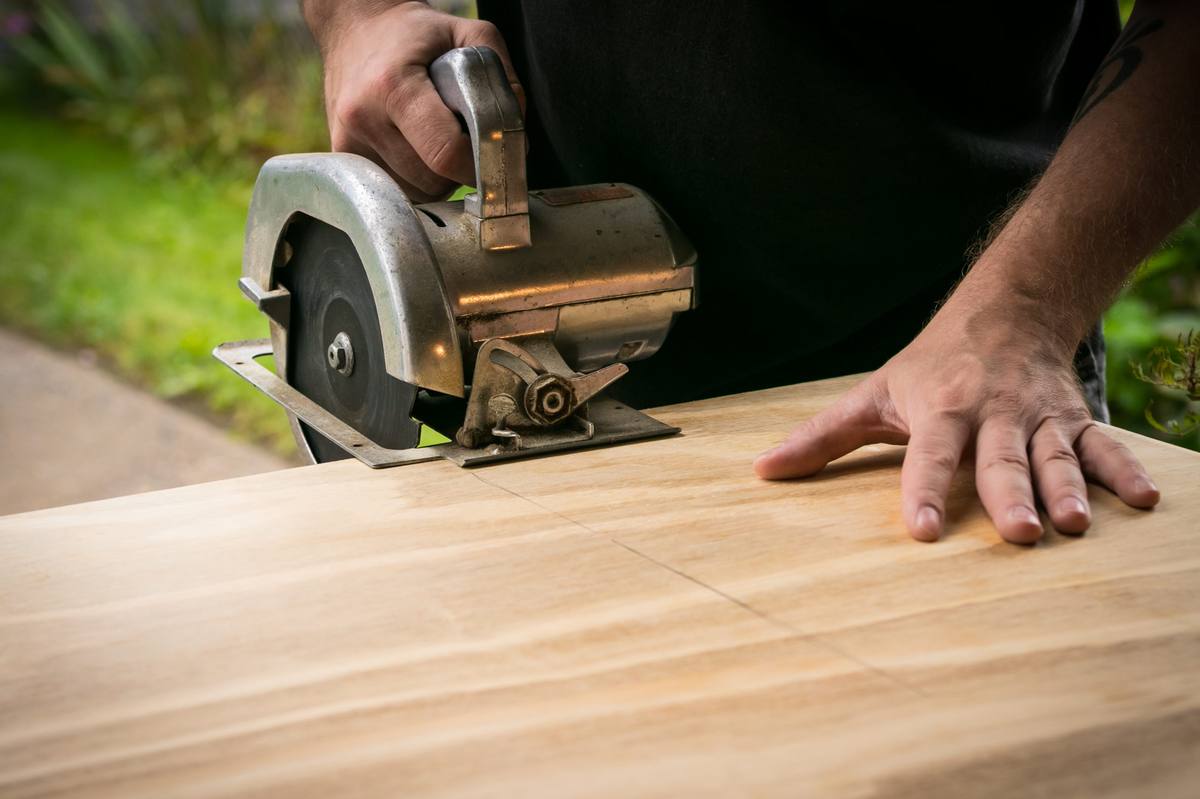 Best Circular Saw for Cutting Plywood (2026 Buyer's Guide)
